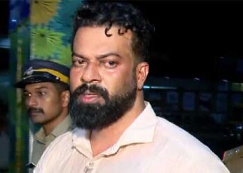 ‘പോലീസ് എന്റെ മുഖത്തടിച്ചു, നടുവിൽ ചവിട്ടി, താലിമാല പൊട്ടിച്ചെടുത്തു, കുട്ടികളെ പിടിച്ചുതള്ളി’…ആരോപണങ്ങളുമായി ബിജെപി കൗൺസിലറുടെ ഭാര്യ, അനുയായികൾ ‘പോലീസിനെ ആക്രമിച്ചില്ലേ’? ചോദ്യത്തിന് അത് പോലീസ് പറയുന്നതല്ലേയെന്ന് മറുപടി!! സുഗതനെതിരെ പോലീസിനെ ആക്രമിച്ചതിന് ഒരു കേസ് കൂടി, അനുയായികളുടെ ആക്രമണത്തിൽ വട്ടിയൂർക്കാവ് സിഐ, എസ്ഐക്കും പരുക്ക്