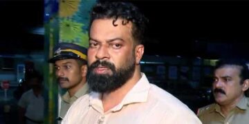 ‘പോലീസ് എന്റെ മുഖത്തടിച്ചു, നടുവിൽ ചവിട്ടി, താലിമാല പൊട്ടിച്ചെടുത്തു, കുട്ടികളെ പിടിച്ചുതള്ളി’…ആരോപണങ്ങളുമായി ബിജെപി കൗൺസിലറുടെ ഭാര്യ, അനുയായികൾ ‘പോലീസിനെ ആക്രമിച്ചില്ലേ’? ചോദ്യത്തിന് അത് പോലീസ് പറയുന്നതല്ലേയെന്ന് മറുപടി!! സു​ഗതനെതിരെ പോലീസിനെ ആക്രമിച്ചതിന് ഒരു കേസ് കൂടി, അനുയായികളുടെ ആക്രമണത്തിൽ വട്ടിയൂർക്കാവ് സി​ഐ, എസ്ഐക്കും പരുക്ക്