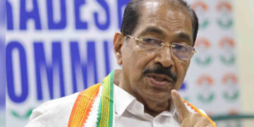 എംഎല്എമാരും എംപിമാരും മണ്ഡലം ശ്രദ്ധിക്കട്ടെ, കെ.പി.സി.സിക്ക് വേണ്ടത് മുഴുവൻ സമയ പ്രസിഡന്റിനെ, സണ്ണി ജോസഫ് സ്ഥാനം ഒഴിയണം, ഡി.സി.സി. ഓഫിസിന് മുന്നിൽ ഫ്ലക്സ്