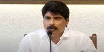 പദ്ധതിയുടെ ചുമതലയുണ്ടായിരുന്ന ആദിവാസി വിഭാഗത്തിൽപ്പെട്ടവർ പ്രതിസ്ഥാനത്ത്!! ഫയലുമില്ല, രേഖകളുമില്ല വയനാട് കലക്ടർ മുഖാന്തരം നൽകിയ 50 ലക്ഷം വകമാറ്റി, സാമ്പത്തിക ക്രമക്കേട് നടന്ന പഞ്ചായത്തുകളായ തൊണ്ടർനാടും മൂപ്പൈനാടും മേപ്പാടിയും പൊഴുതനയും VDVK കേന്ദ്രം പോലുമില്ല, ഫണ്ടുകൾ കൈപ്പറ്റിയത് ഗൂഗിൽ പേയിലൂടെ- വയനാട് കുടുംബശ്രീയിൽ നടന്നത് ഗുരുതര ക്രമക്കേട്- ടി സിദ്ധിഖ്