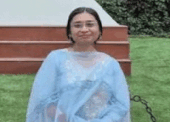 പുറത്തുനിന്ന് പൂട്ടിയ ഫ്ലാറ്റിൽ അസിസ്റ്റന്റ് പ്രൊഫസർ  കൊല്ലപ്പെട്ട നിലയിൽ, തലയ്ക്ക് ഭാരമേറിയ വസ്തു കൊണ്ട് അടിയേറ്റ ഗുരുതര മുറിവ്; സ്വർണാഭരണങ്ങളോ പണമോ നഷ്ടപ്പെട്ടിട്ടില്ല;  ദുരൂഹത, അന്വേഷണം തുടങ്ങി പൊലീസ്