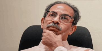 ശിവസേനയിൽ പിളർപ്പ്; ഒമ്പത് എംപിമാരിൽ ആറുപേർ സംഘം ചേർന്ന് ലോക്സഭാ സ്പീക്കർക്ക് കത്ത് നൽകി; ഏകനാഥ് ഷിന്ദേ പക്ഷത്തേയ്ക്ക് ചായാനെന്ന് സൂചന; കനത്ത തിരിച്ചടിയേറ്റ് ഉദ്ധവ് താക്കറെ
