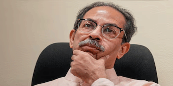 ശിവസേനയിൽ പിളർപ്പ്; ഒമ്പത് എംപിമാരിൽ ആറുപേർ സംഘം ചേർന്ന് ലോക്സഭാ സ്പീക്കർക്ക് കത്ത് നൽകി; ഏകനാഥ് ഷിന്ദേ പക്ഷത്തേയ്ക്ക് ചായാനെന്ന് സൂചന; കനത്ത തിരിച്ചടിയേറ്റ് ഉദ്ധവ് താക്കറെ