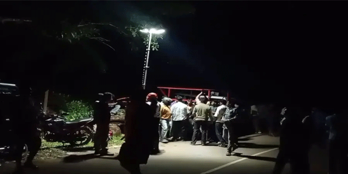 താമരശ്ശേരിയിൽ നിന്ന് കാണാതായ മൂന്ന് വിദ്യാർത്ഥികളെയും കണ്ടെത്തി; ഇവരുണ്ടായിരുന്നത് വയനാട് വടുവഞ്ചാൽ എസ്റ്റേറ്റ് വനമേഖലയിൽ; ആദ്യം കണ്ടത് ഒരു പതിനഞ്ചുകാരനെ; വ്യാപക തിരച്ചിലിനു ശേഷം രാത്രി 11 മണിയോടെയാണ് പെൺകുട്ടിയേയും പതിനേഴുകാരനെയും കണ്ടത്