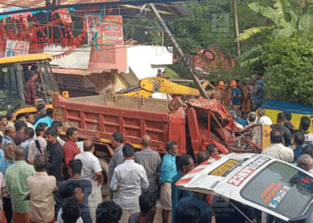 ‘ടിപ്പർ ഡ്രൈവർക്ക് ലൈസൻസില്ല; വിദേശത്തുനിന്നും ഒരു മാസം മുമ്പാണ് നാട്ടിലെത്തിയത്;  വാഹനത്തിന് 17 വർഷം പഴക്കം;  ജിപിഎസ് സംവിധാനം വിച്ഛേദിച്ച നിലയിൽ; മുൻപും  നിയമലംഘനങ്ങളുടെ പേരിൽ വാഹനം പിടിയിലായിട്ടുണ്ട്; വാഹനത്തിന്റെ ഫിറ്റ്നസ് സർട്ടിഫിക്കറ്റ് സസ്പെൻഡ് ചെയ്തു‘:  കൊട്ടാരക്കര എൻഫോഴ്സ്മെന്റ് ആർടിഒ