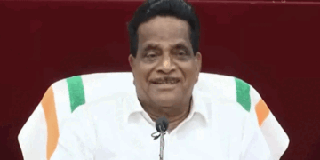 ‘ഒരു ഭീഷണി കോൾ വന്നാലൊന്നും ഭയപ്പെട്ടിരിക്കുന്ന ആളല്ല ഞാൻ; പേടിപ്പിച്ച് ഇരുത്താനാകും ലക്ഷ്യം; ജയിലിൽ പോയാൽ കാര്യങ്ങൾ പാർട്ടി നോക്കിക്കോളുമെന്ന് പറഞ്ഞു. സിപിഎം നേതൃത്വത്തിന്റെ അറിവോടെയാണെന്ന് സംശയിക്കുന്നതിൽ തെറ്റില്ല‘- ടി കെ ഗോവിന്ദന്റെ പ്രതികരണം