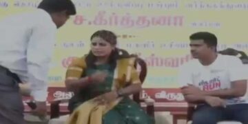 ‘ഞാനല്ലേ ജില്ലയുടെ ചുമതലയുള്ളയാൾ’… തന്റെ പേര് ബാനറിൽ ആദ്യം വച്ചില്ല, പകരം വച്ചത് വ്യവസായമന്ത്രി കീർത്തനയുടെ പേര് …കളക്ടറോട് വേദിയിൽവച്ച് ചൂടായി ടിവികെ വനിത മന്ത്രി, പേരുവച്ചത് പ്രോട്ടോക്കാൾ പ്രകാരം- ഉദ്യേ​ഗസ്ഥർ!! പരിഹസിച്ച് ഡിഎംകെ നേതാക്കൾ