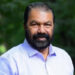 കുഞ്ഞുങ്ങളെ അവഹേളിക്കാൻ ഒരു ജനപ്രതിനിധിക്ക് എങ്ങനെ സാധിക്കുന്നു?? എന്തിനാ ഇയാൾ അവിടെ പോയത്? എംഎൽഎ മാത്രമല്ലേ ആയുള്ളൂ. ആരാണെന്നാ ധരിച്ചിരിക്കുന്നത്? മനുഷ്യത്വമില്ലായ്മയുടെ ഉത്തമ ഉദാഹരണം, കൊച്ചുകുഞ്ഞുങ്ങളോട് ഇങ്ങനെ പെരുമാറാൻ ബി.ജെ.പിക്ക് മാത്രമേ കഴിയൂ’, വി മുരളീധരന് മാപ്പ് പറയണമെന്ന് വിശിവൻകുട്ടി