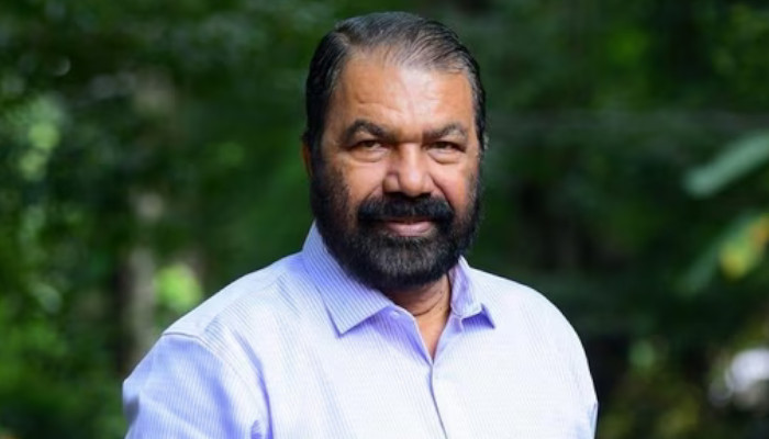 കുഞ്ഞുങ്ങളെ അവഹേളിക്കാൻ ഒരു ജനപ്രതിനിധിക്ക് എങ്ങനെ സാധിക്കുന്നു?? എന്തിനാ ഇയാൾ അവിടെ പോയത്? എംഎൽഎ മാത്രമല്ലേ ആയുള്ളൂ. ആരാണെന്നാ ധരിച്ചിരിക്കുന്നത്? മനുഷ്യത്വമില്ലായ്മയുടെ ഉത്തമ ഉദാഹരണം, കൊച്ചുകുഞ്ഞുങ്ങളോട് ഇങ്ങനെ പെരുമാറാൻ ബി.ജെ.പിക്ക് മാത്രമേ കഴിയൂ’, വി മുരളീധരന് മാപ്പ് പറയണമെന്ന് വിശിവൻകുട്ടി