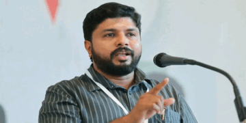 ’കള്ളത്തരം പുറത്തുവന്നു; പൂക്കി സതീശൻ ബക്കാർഡി സതീശനായി, മോദിയുടെയും അദാനിയുടെയും ധൈര്യത്തിലാണ് ഇപ്പോഴത്തെ ഭരണം’: വി. വസീഫ്