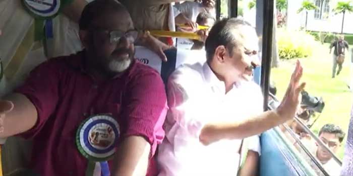 ആ…റൈറ്റ്, വണ്ടി വിട്ടോ… പ്രിയദർശിനിക്ക് ഡബിൾ മുഴങ്ങി, ആദ്യ ടിക്കറ്റ് മുറിച്ച് മുഖ്യമന്ത്രി!! ഇത് സ്ത്രീകൾക്കുള്ള ഔദാര്യമല്ല, ഈ പദ്ധതികൊണ്ട് സ്വകാര്യബസുകൾക്കുണ്ടാകുന്ന പ്രശ്നം പരിഹരിക്കാനുള്ള നടപടി സർക്കാർ നടപ്പിലാക്കും- വിഡി സതീശൻ!! സൗജന്യം ഓർഡിനറി, സിറ്റി ഓർഡിനറി, ലിമിറ്റഡ് സ്റ്റോപ്പ് ഓർഡിനറി, ടൗൺ ടു ടൗൺ, ഫെയർസ്റ്റേജ് ലിമിറ്റഡ് സ്റ്റോപ്പ്, പോയിന്റ് ടു പോയിന്റ് ഓർഡിനറി, ഗ്രാമവണ്ടി ബസുകളിൽ