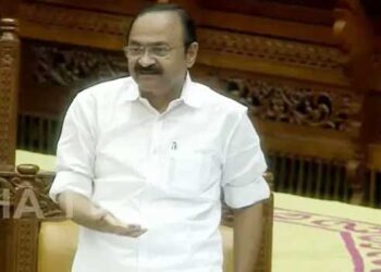 “നിലവിലെ സ്ഥിതി ഭയാനകം, മൂലധന ചെലവ് 1.3 ശതമാനമാണ്, ഈ പോക്ക് പോയാൽ എവിടെയെങ്കിലും ഇടിച്ച് നിൽക്കും, ഇനിയും വൈകാൻ പാടില്ല, സംസ്ഥാന വ്യാപകമായി നികുതി ഡ്രൈവിന് സർക്കാർ ഒരുങ്ങുകയാണ്, വേണ്ടാത്തതൊന്നും ഈ സർക്കാർ ചെയ്യില്ല, കള്ളക്കച്ചവടം നടത്തുന്നവരോട് ഒരു വിട്ടുവീഴ്ചയുമില്ല, തെറ്റുപറ്റിയാൽ മാപ്പ് പറഞ്ഞ് ഞങ്ങൾ പിൻവാങ്ങും…മൂന്നുമാസംകൊണ്ട് മാറ്റങ്ങൾ കണ്ടുതുടങ്ങും, ഇത് വാക്ക്”…