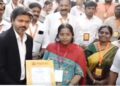 ശരിക്കും ജനനായകൻ ഈ മുഖ്യൻ…പ്രോട്ടോക്കോൾ ലംഘിച്ച് സദസിലിരിക്കുന്ന പൂർണ ഗർഭിണിയായ യുവതിക്കരികിലേക്ക് വേദിയിൽ നിന്നിറങ്ങി ചെന്ന് നിയമന ഉത്തരവ് കൈമാറി വിജയ്, വീഡിയോ സമൂഹ മാധ്യമങ്ങളിൽ വൈറൽ