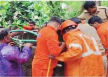 മീൻ കാണിച്ചുതരാമെന്ന് പറഞ്ഞ് കൂട്ടിക്കൊണ്ടുപോയി 9 വയസുകാരിയെ അമ്മ 35 റിങ്ങുകളുള്ള കിണറ്റിലേക്ക് തള്ളിയിട്ടു, നിമിഷങ്ങൾക്കകം രക്ഷകരായി അയൽക്കാർ, പരുക്കുകളില്ലാതെ കുട്ടി രക്ഷപ്പെട്ടത് അത്ഭുതകരമായി!! കൊലപാതക ശ്രമത്തിനു പിന്നിൽ ഭർത്താവുമായുണ്ടായ കുടുംബ കലഹം, അമ്മയ്ക്ക് മാനസിക പ്രശ്നമുള്ളതായി പോലീസ്