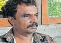 ആദ്യം ഹെൽമറ്റിന് തലയ്ക്കടിച്ചു, കയ്യും കാലും ചങ്ങലകൊണ്ടു കെട്ടിയിട്ട് മുറിയിലേക്കു വലിച്ചിഴച്ചു കൊണ്ടുപോയി, പ്ലാസ്റ്റിക് കയറിന് തൂണിൽ കെട്ടിയിട്ടു, വായിൽ തുണി തിരുകി, സ്ക്രൂ ഡ്രൈവർ, കട്ടിങ് പ്ലെയർ കൊണ്ട് ക്രൂരമായി ഉപദ്രവിച്ചു!! അച്ഛനു സുഖമില്ലെന്നു പറഞ്ഞ് മകനേയും വിളിച്ചുവരുത്തി മർദിച്ചു… മക്കളെ കൊല്ലുമെന്ന് ഭീഷണി, മകൾക്കുവന്ന വിവാഹാലോചന നിരസിച്ചതിന് നേരിടേണ്ടി വന്നത് ക്രൂര പീഡനം