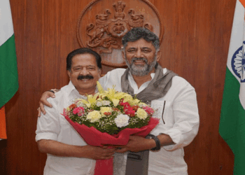 ചെന്നിത്തല കർണ്ണാടക മുഖ്യമന്ത്രിയെ കണ്ടു; ; ആവശ്യം കേട്ടപാടെ ഡി.കെ. ശിവകുമാറിന്റെ ‘തംബ്സ് അപ്പ്‘; ഓപ്പറേഷൻ തൂഫാന് പരിപൂർണ്ണ പിന്തുണ; ലഹരിക്കെതിരെ തോളോടു തോൾ ചേർന്ന് പ്രവർത്തിക്കാൻ കേരളം, കർണ്ണാടക പോസീസ് സേനകൾ;അതിർത്തിയിൽ പരിശോധന ശക്തമാക്കും