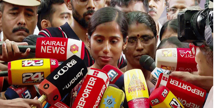 ‘രണ്ടാമത്തെ കുട്ടിയ്ക്ക് സർക്കാർ ജോലി നൽകണം; ആവശ്യമെങ്കിൽ പിഴത്തുക ലഭ്യമാക്കാൻ സർക്കാർ സഹായം നൽകണം; ഇരുകുട്ടികൾക്കും ആവശ്യമായ സംരക്ഷണം ഉറപ്പാക്കണം’- ചെന്താമരയുടെ വിധിവേളയിൽ കോടതി