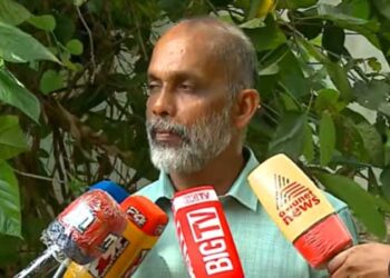‘ചോദ്യം ചെയ്യാൻ വിളിപ്പിച്ചിട്ട് മുൻ ഡിജിപി ഹേമചന്ദ്രൻ എന്റെ ചെവിക്കല്ല് നോക്കി അടിച്ചു, എന്തിനാണ് തല്ലിയെതെന്നു ചോദിച്ചിട്ട് ഒന്നും പറഞ്ഞില്ല, ശത്രുക്കൾ പുറത്തല്ല, അകത്തായിരുന്നു!! ഉമ്മൻ ചാണ്ടി എന്ന വ്യക്തിയെ ക്രൂശിക്കാൻ വേണ്ടി എന്നെ കരുവാക്കി… ഈ ജയം ഞാൻ അദ്ദേഹത്തിനു സമർപ്പിക്കുന്നു’…
