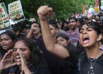 നീറ്റ് പ്രതിഷേധം സമരക്കാർ ഉദ്ദേശിച്ചിടത്തുതന്നെ തളയ്ക്കുമോ? കേന്ദ്രം വഴങ്ങുന്നു!! സമരക്കാർ പറയുന്നിടത്ത് ചർച്ച നടത്താൻ തയാർ- കേന്ദ്രമന്ത്രി… സിജെപിയെ വീണ്ടും ചർച്ചയ്ക്ക് വിളിച്ച് സർക്കാർ
