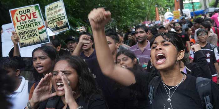 നീറ്റ് പ്രതിഷേധം സമരക്കാർ ഉദ്ദേശിച്ചിടത്തുതന്നെ തളയ്ക്കുമോ? കേന്ദ്രം വഴങ്ങുന്നു!! സമരക്കാർ പറയുന്നിടത്ത് ചർച്ച നടത്താൻ തയാർ- കേന്ദ്രമന്ത്രി… സിജെപിയെ വീണ്ടും ചർച്ചയ്ക്ക് വിളിച്ച് സർക്കാർ