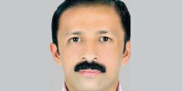 വാഹനാപകടത്തിൽ മരിച്ച സുഹൃത്തിനെ കണ്ട് ബൈക്കിൽ മടങ്ങിയ 48 കാരൻ ചെക്ക് പോസ്റ്റിലെ ക്രോസ് ബാറിൽ തലയിടിച്ച് റോഡിലേക്ക് തെറിച്ചുവീണു, രക്തം വാർന്ന് ദാരുണാന്ത്യം