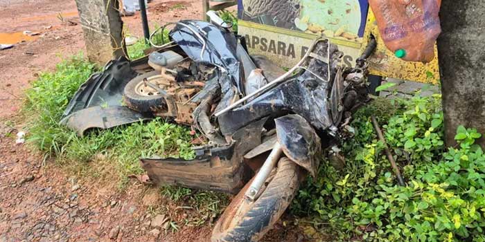 അമിത വേഗത്തിലെത്തിയ സ്വകാര്യ ബസ് ബൈക്ക് യാത്രികരെ ഇടിച്ചു തെറുപ്പിച്ചു, അച്ഛനും മകനും ദാരുണാന്ത്യം, പ്രതിഷേധവുമായി നാട്ടുകാർ