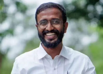 കെഎസ്‌യു പ്രവർത്തകരുടെ ചോരയും നീരും വിയർപ്പുമാണ് ഈ യുഡിഎഫ് സർക്കാർ, പ്ലീഡർ നിയമനത്തിൽ വീഴ്ച ഉണ്ടായി. മുഖ്യമന്ത്രിയെ കാണുമ്പോൾ ചിരിക്കുകയെന്നത് താൻ പഠിച്ച രാഷ്ട്രീയം, അദ്ദേഹം തന്നെ കണ്ടിട്ടുണ്ടോ ഇല്ലയോ എന്നറിയില്ല- അലോഷ്യസ് സേവ്യർ