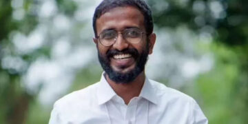 കെഎസ്‌യു പ്രവർത്തകരുടെ ചോരയും നീരും വിയർപ്പുമാണ് ഈ യുഡിഎഫ് സർക്കാർ, പ്ലീഡർ നിയമനത്തിൽ വീഴ്ച ഉണ്ടായി. മുഖ്യമന്ത്രിയെ കാണുമ്പോൾ ചിരിക്കുകയെന്നത് താൻ പഠിച്ച രാഷ്ട്രീയം, അദ്ദേഹം തന്നെ കണ്ടിട്ടുണ്ടോ ഇല്ലയോ എന്നറിയില്ല- അലോഷ്യസ് സേവ്യർ
