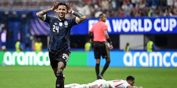 അർജന്റീനയെ പുറത്താക്കാൻ എഴുതി തയാറാക്കിയ ആ നിവേദനങ്ങൾ കയ്യിലുണ്ടല്ലോ അല്ലേ, കളയണ്ടാ കൂട്ടിയിട്ട് കത്തിച്ച് തീ കായാം… അങ്ങനെ ഇം​ഗ്ലണ്ടിനേയും തീർത്തി, ക്ലൈമാക്സിൽ വീണ്ടും കളി തിരിച്ച് അർജന്റീന…മെസിപ്പട ഫൈനലിൽ