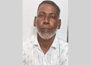 താനുമായി ലൈംഗിക ബന്ധത്തിൽ ഏർപ്പെടണമെന്നാവശ്യപ്പെട്ട് ഫോണിലൂടെയും നേരിട്ടും നിരന്തരം ശല്യം, വഴങ്ങിയില്ലെങ്കിൽ കഴുത്തറുത്ത് കൊല്ലും, മകളുടെ വിവാഹം മു‌ടക്കുമെന്ന് ഭീഷണി, യുവതിയുടെ പരാതിയിൽ 50 കാരൻ അറസ്റ്റിൽ