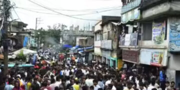 കൂട്ടുകാരിക്ക് ബര്തേ ഡേ ഗിഫ്റ്റ് വാങ്ങാന് പോയ 12 കാരിയെ തട്ടിക്കൊണ്ടുിപോയി, ക്രൂര ബലാത്സംഗത്തിനൊടുവില് മൃതദേഹം ചാക്കില്കെട്ടി ഉപേക്ഷിച്ചു, ബംഗാളില് വന് പ്രതിഷേധം, വാഹനങ്ങള് തല്ലിത്തകര്ത്തു