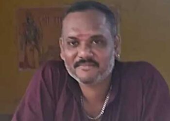 മാ​ന​സി​കാ​സ്വാ​സ്ഥ്യം പ്ര​ക​ടി​പ്പി​ച്ച യുവാവിനെ ബ​ല​മാ​യി ആ​ശു​പ​ത്രി​യി​ൽ ചേർന്ന് ആശുപത്രിയിൽ പ്രവേശിപ്പിച്ചതിന്റെ വൈരാ​ഗ്യം? പാളയം ബിജു കൊലക്കേസിൽ ബന്ധുവായ 22 കാരൻ കസ്റ്റഡിയിൽ, നിർണായകമായത് കൈകളിലെ മുറിവും സിസിടിവി ദൃശ്യങ്ങളും… കൊലയ്ക്ക് പിന്നാലെ ഫോ​ൺ, സ്കൂ​ട്ട​റി​ൻറെ​യും മു​റി​യു​ടെ​യും താ​ക്കോ​ലു​ക​ൾ പ്ര​തി കൈ​ക്ക​ലാ​ക്കി​