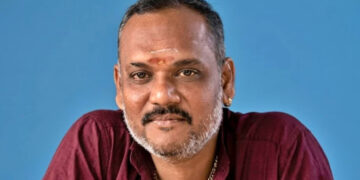 എത്ര വിളിച്ചിട്ടും വാതില് തുറന്നില്ല, മുറി പുറത്തുനിന്ന് പൂട്ടിയ നിലയില്, തുറന്ന് നോക്കിയപ്പോള് കണ്ടത് ചോരയില് കുളിച്ചുകിടക്കുന്ന മൃതദേഹം, കഴുത്തിനും വയറിനും വെട്ടേറ്റ പാടുകള്, ഉറങ്ങാന് കിടന്ന യുവാവ് മരിച്ചനിലയില്