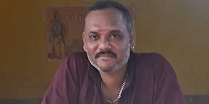 മാനസികാസ്വാസ്ഥ്യം പ്രകടിപ്പിച്ച യുവാവിനെ ബലമായി ആശുപത്രിയിൽ ചേർന്ന് ആശുപത്രിയിൽ പ്രവേശിപ്പിച്ചതിന്റെ വൈരാഗ്യം? പാളയം ബിജു കൊലക്കേസിൽ ബന്ധുവായ 22 കാരൻ കസ്റ്റഡിയിൽ, നിർണായകമായത് കൈകളിലെ മുറിവും സിസിടിവി ദൃശ്യങ്ങളും… കൊലയ്ക്ക് പിന്നാലെ ഫോൺ, സ്കൂട്ടറിൻറെയും മുറിയുടെയും താക്കോലുകൾ പ്രതി കൈക്കലാക്കി