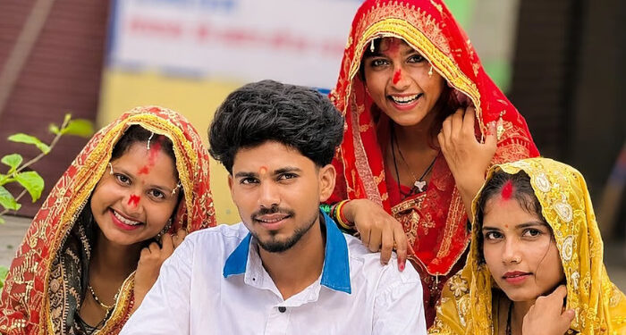 തമ്മില്‍ പിരിഞ്ഞൊരു ജീവിതമില്ല, ഒരേ മണ്ഡപത്തില്‍ മൂന്ന് സഹോദരിമാരെ വിവാഹം കഴിച്ച് ക്യാമറാമാന്‍