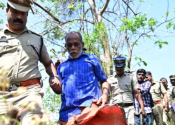 “ഒരു ചെകിടത്തടിച്ചാൽ മറ്റേ ചെകിടും കാണിക്കാൻ ഞാൻ ഗാന്ധിജി അല്ല”, തനിക്ക് തടസ്സം നിൽക്കുന്നവരെയെല്ലാം ഇല്ലാതാക്കും, തൂക്കിലേറ്റിക്കോളൂ, കോടതിയില് ഭീഷണിയുമായി നെന്മാറ ഇരട്ടക്കൊലക്കേസ് പ്രതി ചെന്താമര