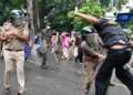 ഒരു പ്രക്ഷോഭം നടക്കുന്നതുകൊണ്ട് മാത്രം ലാത്തിചാർജ് ചെയ്യാൻ കഴിയില്ല…സമാധാനപരമായ പ്രതിഷേധം ഇന്ത്യയുടെ ഭരണഘടന ഉറപ്പുനൽകുന്ന അടിസ്ഥാന അവകാശം!! പ്രതിഷേധങ്ങളെ അടിച്ചമർത്താൻ ബലം പ്രയോഗിക്കുന്നത് ഒരിക്കലും അംഗീകരിക്കാനാകില്ല- ഡൽഹി പോലീസിനെ കുരുക്കി സുപ്രിം കോടതി