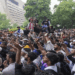 രാജ്യം ഇതുവരെ കാണാത്ത കാഴ്ച; ഡൽഹിലേയ്ക്ക് ഒഴുകിയെത്തുന്നത് ജനസാഗരം; അതീവ ജാഗ്രതയിൽ കേന്ദ്രം; 30 കമ്പനി അധിക കേന്ദ്രസേനയെ വിന്യസിച്ചു; പരിക്കേറ്റ യുവതിയുടെ നില ഗുരുതരം; പ്രതിഷേധം കനക്കുന്നു