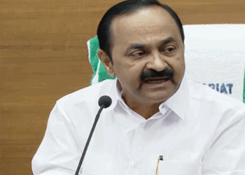 അതിവേഗ റെയിൽ പാതയ്ക്ക് പച്ചക്കൊടി കാണിക്കാനാവില്ലെന്ന് മുഖ്യമന്ത്രി; ‘ ഇ. ശ്രീധരൻ സമർപ്പിച്ച റിപ്പോർട്ട് അപൂർണം; കൂടുതൽ പഠനം ആവശ്യമാണ്;കെ-റെയിലിൽ സംഭവിച്ച പിഴവുകൾ ആവർത്തിക്കില്ല’