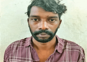 സ്വകാര്യ ബസ് ജീവനക്കാർ തമ്മിൽ വഴക്ക്, മരണപാച്ചിൽ; ചോദ്യം ചെയ്ത യാത്രക്കാരന്റെ മൂക്ക് ഇടിച്ചു തകർത്ത് കണ്ടക്ടർ; അറസ്റ്റിൽ