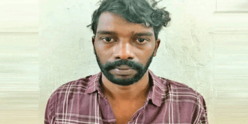 സ്വകാര്യ ബസ് ജീവനക്കാർ തമ്മിൽ വഴക്ക്, മരണപാച്ചിൽ; ചോദ്യം ചെയ്ത യാത്രക്കാരന്റെ മൂക്ക് ഇടിച്ചു തകർത്ത് കണ്ടക്ടർ; അറസ്റ്റിൽ