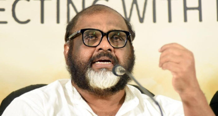 നമ്മുടെ പാർട്ടി മെമ്പർമാർ ആരും ഇതിൽ കയറരുതെന്ന് എന്താ ഗോവിന്ദൻ മാഷ് പറയാത്തത്? അവരും കയറുന്നില്ലേ? അങ്ങനെയാണെങ്കില്‍ സ്വകാര്യ ബസുകാർക്ക് പ്രയോജനം ലഭിക്കില്ലേ,  ആദ്യം പ്രിയദർശിനി ബഹിഷ്കരിക്കണം എന്ന് പറഞ്ഞു,  ഇപ്പോൾ അത് കാണാനില്ല-  മന്ത്രി സി പി ജോൺ