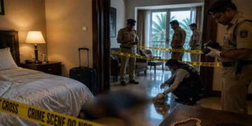 ഭാര്യ ഫോണിൽ സംസാരിച്ചതിൽ സംശയം, യുവാവ് ഭാര്യയെ ബാറ്ററി കൊണ്ട് തലയ്ക്കടിച്ച് കൊലപ്പെടുത്തി, മൂന്നുവയസുള്ള മകളെ അമ്മയെ ഏൽപ്പിച്ചു, പിന്നാലെ അലുമിനിയം ഫോസ്ഫൈഡ് കഴിച്ച് ജീവനൊടുക്കി
