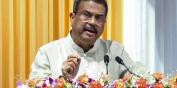 ഒടുവില് പാറ്റകള്ക്ക് വഴങ്ങി കേന്ദ്രം, ധർമേന്ദ്ര പ്രധാൻ രാജിവച്ചു