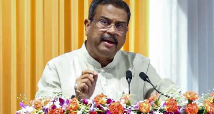 ഒടുവില് പാറ്റകള്ക്ക് വഴങ്ങി കേന്ദ്രം, ധർമേന്ദ്ര പ്രധാൻ രാജിവച്ചു