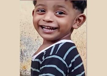ഉമ്മയ്ക്കും ബന്ധുക്കൾക്കുമൊപ്പം തോട്ടിൽ കുളിക്കുന്നതിനിടെ ഒഴുക്കിൽപ്പെട്ട മൂന്നുവയസുകാരന്റെ മൃതദേഹം കണ്ടെത്തി, മൃതദേഹം കണ്ടെത്തിയത് ഷട്ടറുകൾക്കിടയിൽ കുടുങ്ങിയ നിലയിൽ