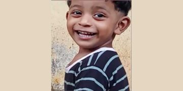 ഉമ്മയ്ക്കും ബന്ധുക്കൾക്കുമൊപ്പം തോട്ടിൽ കുളിക്കുന്നതിനിടെ ഒഴുക്കിൽപ്പെട്ട മൂന്നുവയസുകാരന്റെ മൃതദേഹം കണ്ടെത്തി, മൃതദേഹം കണ്ടെത്തിയത്  ഷട്ടറുകൾക്കിടയിൽ കു‌ടുങ്ങിയ നിലയിൽ