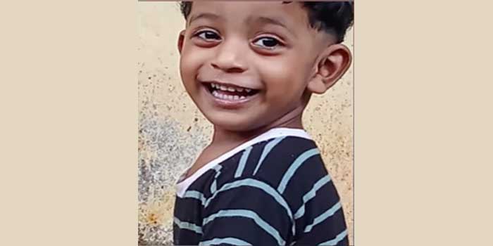 ഉമ്മയ്ക്കും ബന്ധുക്കൾക്കുമൊപ്പം തോട്ടിൽ കുളിക്കുന്നതിനിടെ ഒഴുക്കിൽപ്പെട്ട മൂന്നുവയസുകാരന്റെ മൃതദേഹം കണ്ടെത്തി, മൃതദേഹം കണ്ടെത്തിയത് ഷട്ടറുകൾക്കിടയിൽ കുടുങ്ങിയ നിലയിൽ