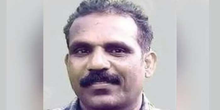 ഒരു സ്ഥലത്തുകൂടി പോകുന്നത് രണ്ട് ട്രാൻസ് ഫോർമറുകളിൽനിന്നുള്ള വൈദ്യുതകമ്പികൾ, വൈദ്യുതിബന്ധം വിച്ഛേദിച്ച ട്രാൻസ്ഫോർമർ മാറിപ്പോയി; സർവീസ് വയർ നന്നാക്കാൻ കയറിയ ലൈൻമാൻ ഷോക്കേറ്റ് മരിച്ചു