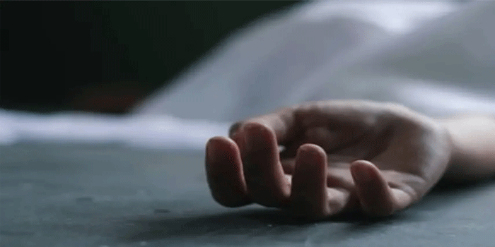 കടുത്ത നെഞ്ചു വേദനയുമായി ആശുപത്രിയിലെത്തി; വയ്യെന്നു പറഞ്ഞിട്ടും  ക്യൂവിൽ പോയി നിൽക്കാൻ അധികൃതർ; അരമണിക്കൂറോളം നിന്ന രോ​ഗി കുഴഞ്ഞുവീണു മരിച്ചു; ആരോപണം; വാക്കേറ്റം